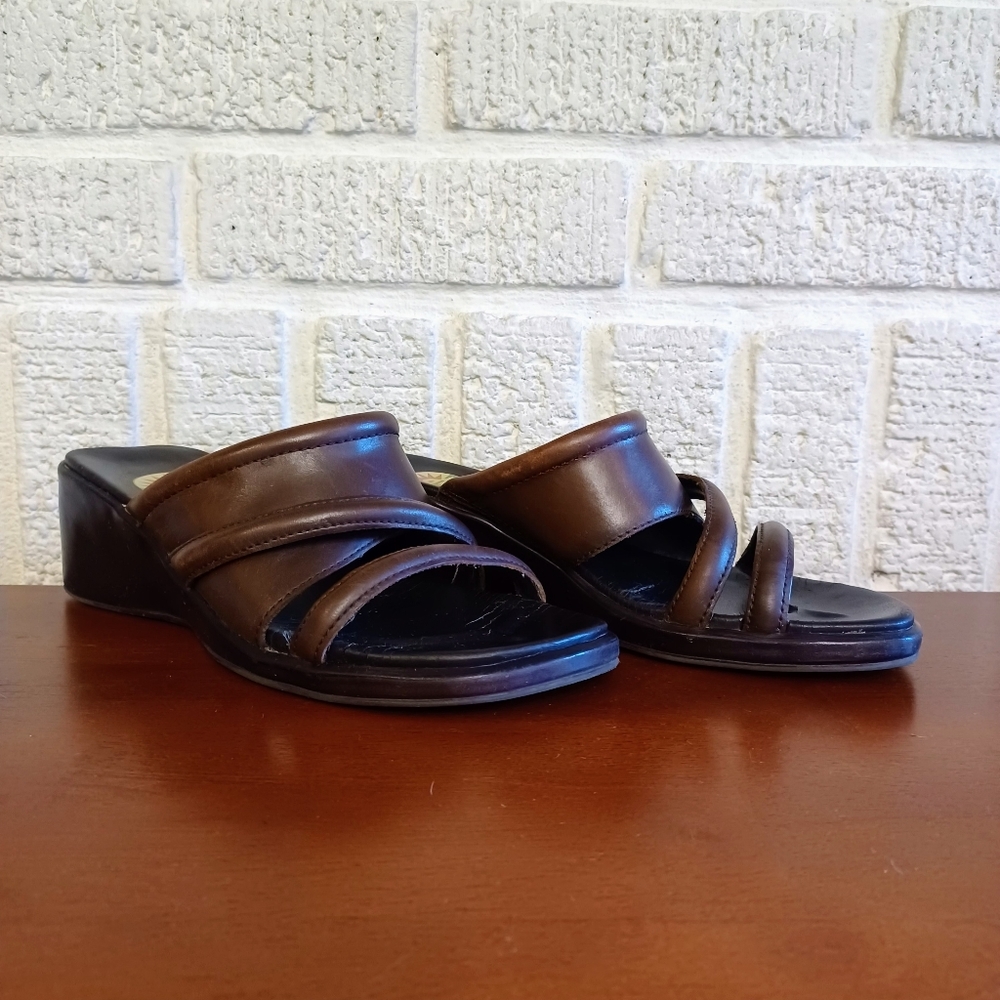 Earth Shoe Violet Sandals Size 7.5